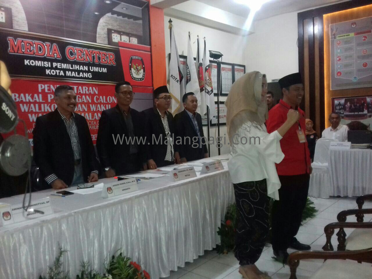 Paslon Nanda-Wanedi di usung empat Partai dengan jargon MENAWAN daftar di kantor KPU