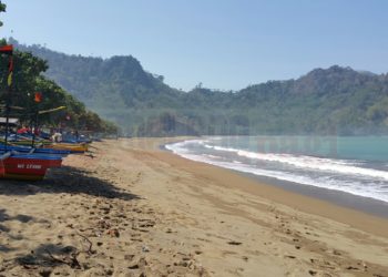 Antara Pantai Sipelot Dan Desa Pujiharjo