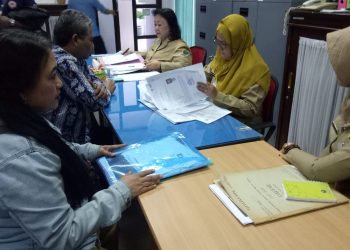 Merasa Di Pimpong, Supaat Dan Keluarganya Datangi Dispendukcapil Kota Malang