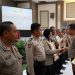 Kapolda Jatim, Berikan Penghargaan Kepada 2 Anggota Polres Malang Kota