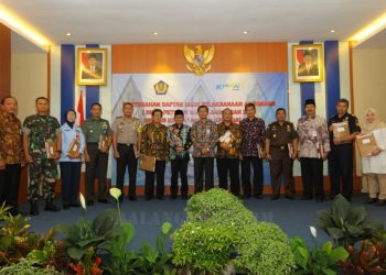 KPPN Malang Serahkan DIPA Tahun Anggaran 2019 Kepada Satker