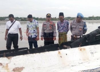 Diduga Sabotase, Perahu Nelayan Di Perairan Pamekasan Terbakar