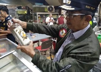 Tim Gabungan Sikat 153 Botol Miras di Toko Leo Borobudur Malang
