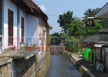 PUSDA Kabupaten Malang Bersihkan Saluran Irigasi Di Jeru