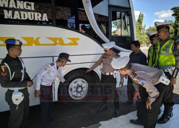 Satlantas Polres Pamekasan Periksa Kesehatan Supir Dan Kelaikan Kendaraan