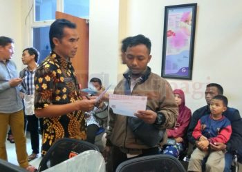 Pemohon Dapat Suket, ini yang terjadi bila stock blanko E-KTP habis!