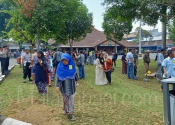 Pilkades Dianggap Curang, Ratusan Warga Geruduk Pendopo Pemkab Malang