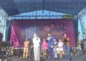 Pemeran Film Ishqbaaz, Leenesh Matto Sapa Penggemar di Balaikota Among Tani  