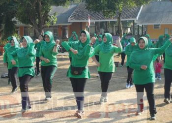 Persit KCK Ranting 7 Denpal Divif 2 Kostrad Gelar Senam Aerobik