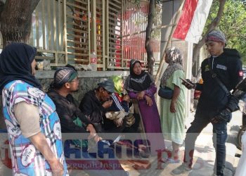 Jum’at Berkah, Komunitas Bakul Akik Peduli Bagikan Puluhan Nasi Bungkus