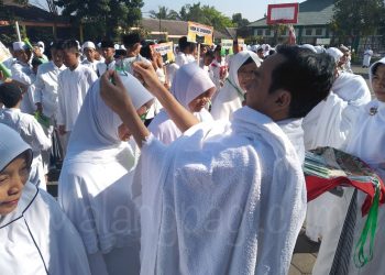 Tanamkan Pengetahuan Rukun Islam Kelima, MTsN 2 Malang Ikuti Manasik Haji