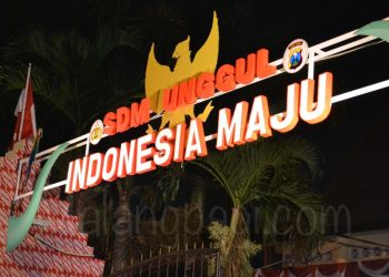 Peringati HUT RI, Sinergitas Polres Batu Bersama Masyarakat Bangun Gapura