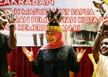 Ciptakan Rasa Persaudaraan di Malam Keakraban, Tari dan Nyayian Papua di Tampilkan