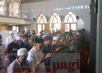 Turut Berdukacita, Kapolres Pamekasan Ikut Salat Ghaib