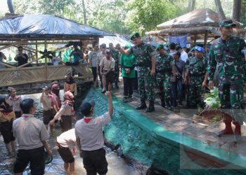 Peringati HUT TNI ke 74, Pangdivif 2 Kostrad Gelar Karya Bakti dan Baksos