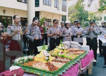 Perhatikan Anggota Sakit Hingga Ulang Tahun, Kapolres Batu Aktualisasikan Sumpah Pemuda