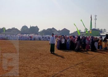 Ribuan Santri Ikuti Upacara Peringatan HSN di Stadion Gondanglegi