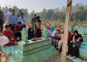 Seminggu Setelah Dilantik Menkopolhukam Ziarah ke Makam Leluhur