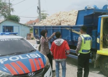 Patroli Hunting, Satlantas Polres Sampang Tegur Pengemudi Truk