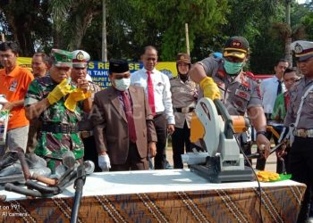 Knalpot Brong dan Ratusan Miras Dimusnahkan Oleh Kapolres Pamekasan