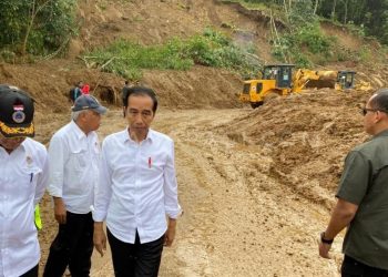 Presiden Jokowi Tinjau Penanganan Bencana Banjir di Sukajaya
