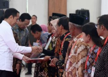 Presiden Serahkan 3.218 Sertifikat Hak Atas Tanah di Kulon Progo