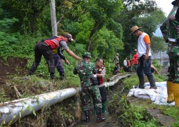 Pasca Bencana Alam, TNI Polri Bersihkan Sisa Material