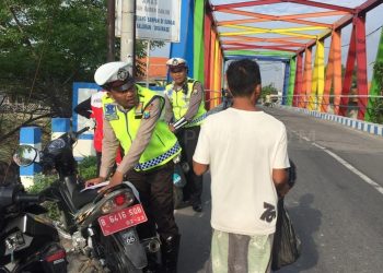 Jelang Pelantikan Kades, Sat Lantas Polres Sampang Laksanakan Operasi Cipkon