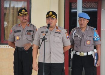 Apel Jam Pimpinan, Kapolres Sampang Berikan Arahan