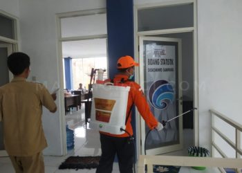 Atasi Penyebaran Covid-19, Satgas Corona Laksanakan Penyemprotan Disinfektan
