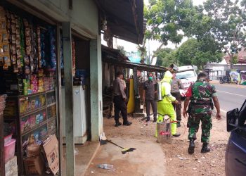 Polsek Larangan Polres Pamekasan, Laksanakan Penyemprotan Disinfektan