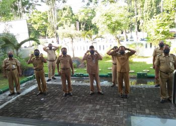 Disporabudpar Sampang Gunakan Kain Batik Gemilang untuk Masker