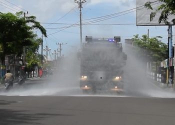 Polres Pamekasan Gelar Penyemprotan Disinfektan dengan Kapasitas 24.000 Liter