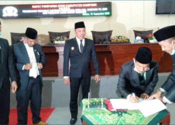 Ketua DPRD Sampang Sahkan Perubahan APBD 2020