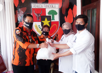 La Nyalla Academia dan PP Kota Malang Gelontorkan 100 Paket Sembako
