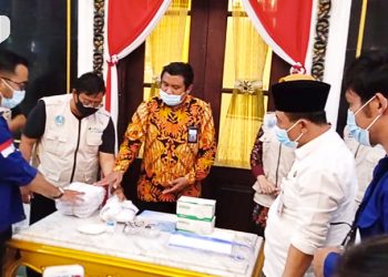 Pemkab Sampang Terima Bantuan APD dari Rumah Kreasi Indonesia Hebat Jawa Timur