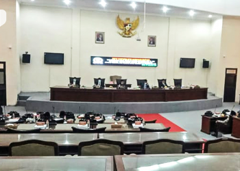 Penjelasan Bupati Sampang Terhadap Dua Raperda Perubahan APBD