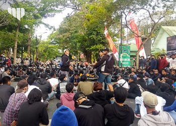Tolak UU Ciptaker, Demo Mahasiswa dan Buruh di Malang Berlangsung Ricuh