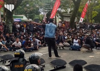 Tolak UU Ciptaker, Demo Mahasiswa dan Buruh di Malang Berlangsung Ricuh
