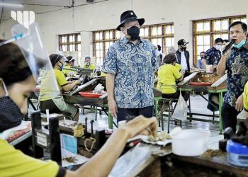 Disambangi La Nyalla, Pengusaha Rokok Keluhkan Kenaikan Cukai dan Peredaran Rokok Ilegal