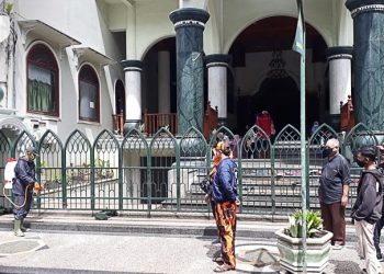 Penyemprotan Disinfektan oleh Pemuda Pancasila Klojen di Kelurahan Kauman