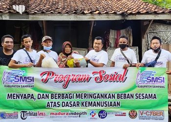 Peduli Sesama, SMSI Sampang Bantu Nenek Sebatang Kara