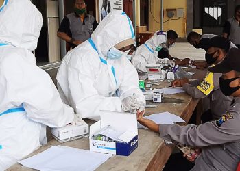 104 anggota Polres Sampang Jalani Rapid Test Sebelum BKO Pilkada Sumenep