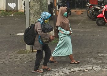 Masih Ingat Video Viral Anak Pukul Ibu di Pasar Mergan? Kini Keduanya Kembali, dan Resahkan Warga Gading Kasri