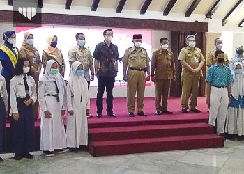 Indomarco Sumbang 4 Laptop dan 14 Handphone Bagi Guru dan Siswa di Kabupaten Malang