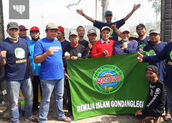 Jelang Ramadan 2021, RISGO Bersihkan TPU Gondanglegi Wetan