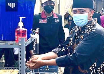 Mahasiswa PMM Kelompok 29 UMM Produksi Wastafel Injak Untuk Warga Dusun Supiturang