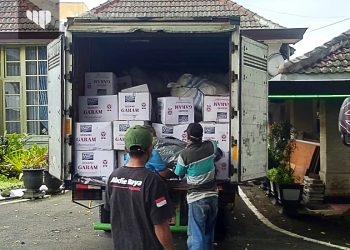 Anak-Anak Korban Gempa Kabupaten Malang Terima Bantuan Peralatan Sekolah