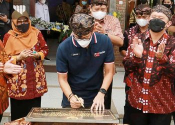 Menparekraf Resmikan Tourist Information Center dan Pamoedjan Oleh-Oleh Pujon