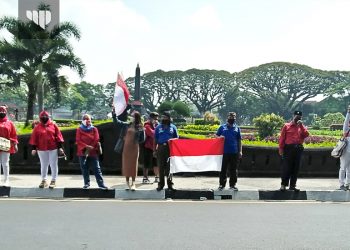 Hari Pancasila, Ormas Malang Bersatu Nyanyikan Indonesia Raya di Alun-Alun Tugu